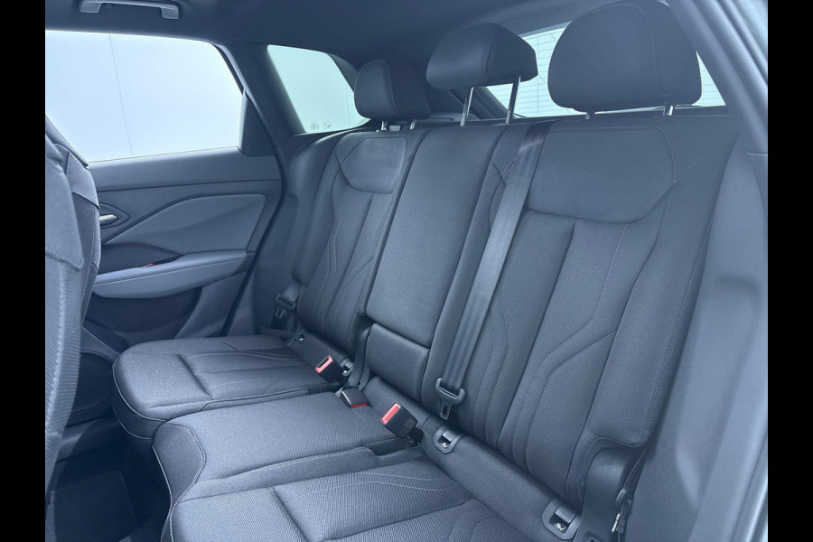 Audi Q3 1.5 e-hybrid S edition 272 pk S-tronic | Verlengde garantie | Navigatie | Panoramadak | Trekhaak (wegklapbaar) | Achteruitrijcamera | Stoelverwarming | Keyless | S-Line