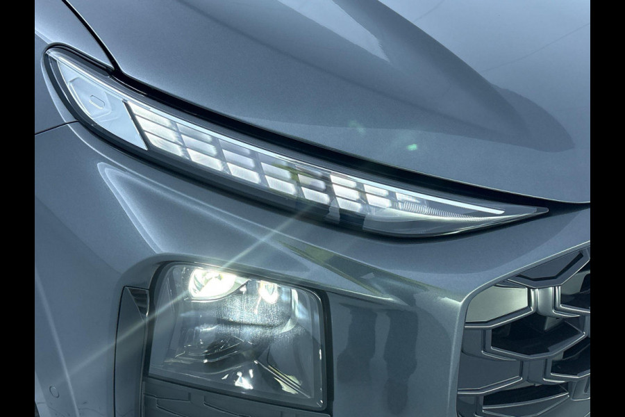 Audi Q3 1.5 e-hybrid S edition 272 pk S-tronic | Verlengde garantie | Navigatie | Panoramadak | Trekhaak (wegklapbaar) | Achteruitrijcamera | Stoelverwarming | Keyless | S-Line