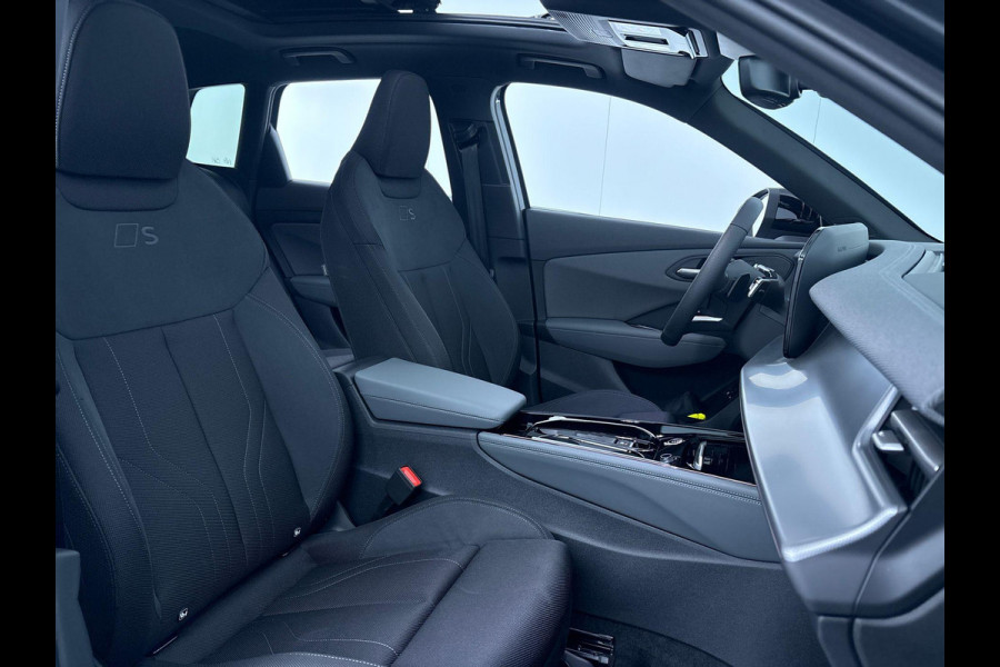 Audi Q3 1.5 e-hybrid S edition 272 pk S-tronic | Verlengde garantie | Navigatie | Panoramadak | Trekhaak (wegklapbaar) | Achteruitrijcamera | Stoelverwarming | Keyless | S-Line