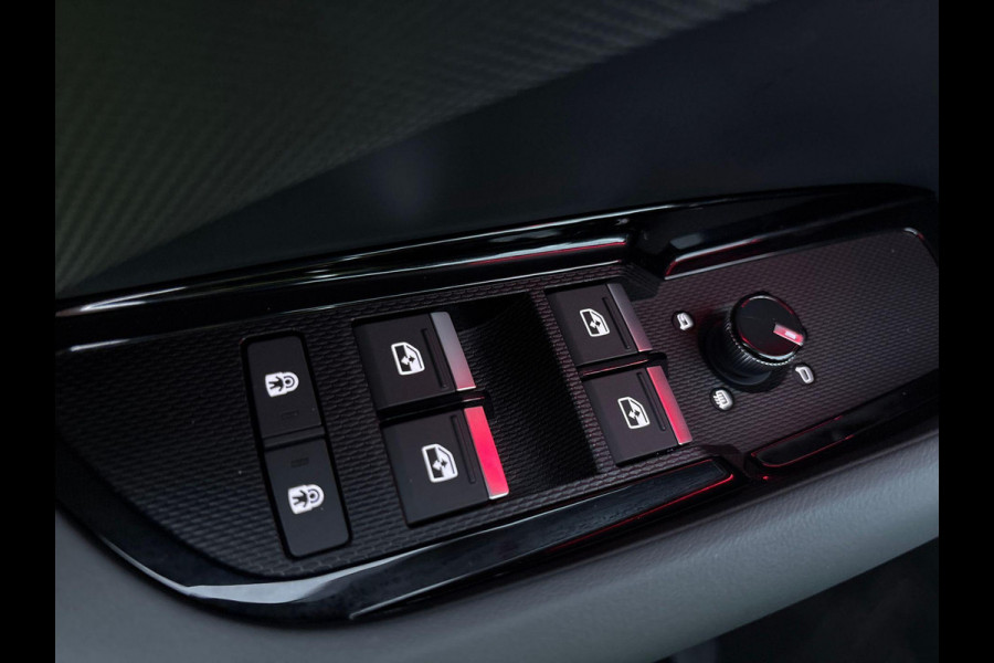 Audi Q3 1.5 e-hybrid S edition 272 pk S-tronic | Verlengde garantie | Navigatie | Panoramadak | Trekhaak (wegklapbaar) | Achteruitrijcamera | Stoelverwarming | Keyless | S-Line