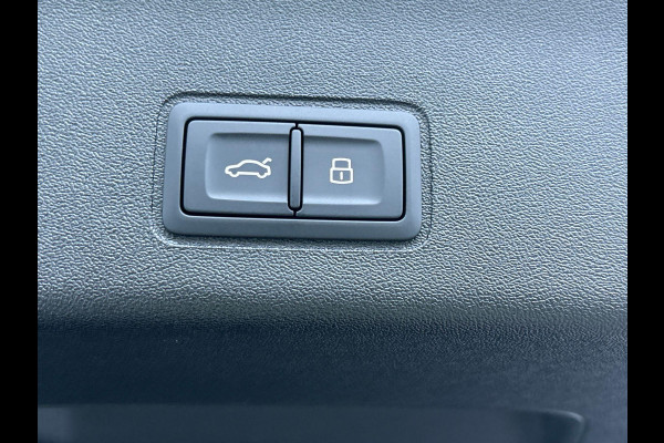 Audi Q3 1.5 e-hybrid S edition 272 pk S-tronic | Verlengde garantie | Navigatie | Panoramadak | Trekhaak (wegklapbaar) | Achteruitrijcamera | Stoelverwarming | Keyless | S-Line