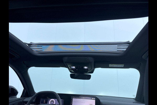 Audi Q3 1.5 e-hybrid S edition 272 pk S-tronic | Verlengde garantie | Navigatie | Panoramadak | Trekhaak (wegklapbaar) | Achteruitrijcamera | Stoelverwarming | Keyless | S-Line