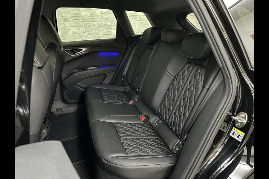 Audi Q4 e-tron 40 S-Line | Sportstoelen | Headup | Leder | 20" | MMI Pro | Zwarte hemelbekleding | 6x Q4 OP VOORRAAD! | Wegklapbare Trekhaak | Privacyglas | Btw auto | 28885,= ex btw. | Bovag garantie.