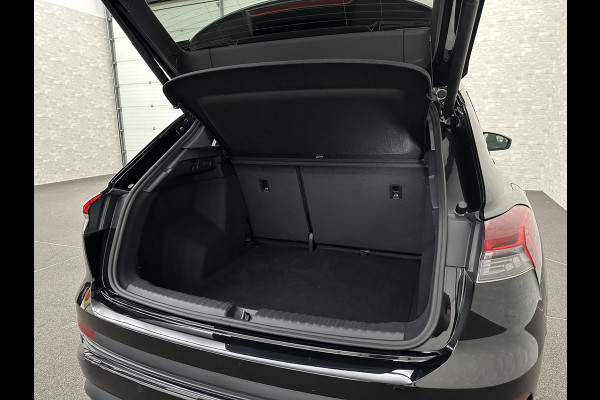 Audi Q4 e-tron 40 S-Line | Sportstoelen | Headup | Leder | 20" | MMI Pro | Zwarte hemelbekleding | 6x Q4 OP VOORRAAD! | Wegklapbare Trekhaak | Privacyglas | Btw auto | 28885,= ex btw. | Bovag garantie.