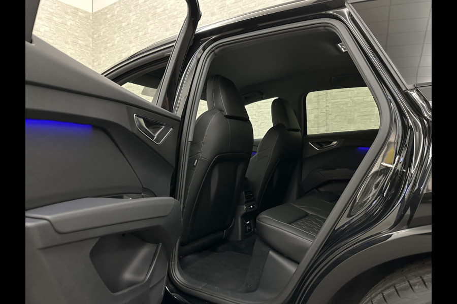 Audi Q4 e-tron 40 S-Line | Sportstoelen | Headup | Leder | 20" | MMI Pro | Zwarte hemelbekleding | 6x Q4 OP VOORRAAD! | Wegklapbare Trekhaak | Privacyglas | Btw auto | 28885,= ex btw. | Bovag garantie.