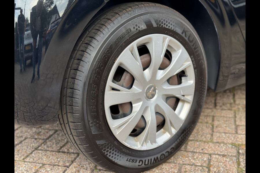 Peugeot 208 1.2 PureTech Active 2018 ZWART AIRCO APK NAP!