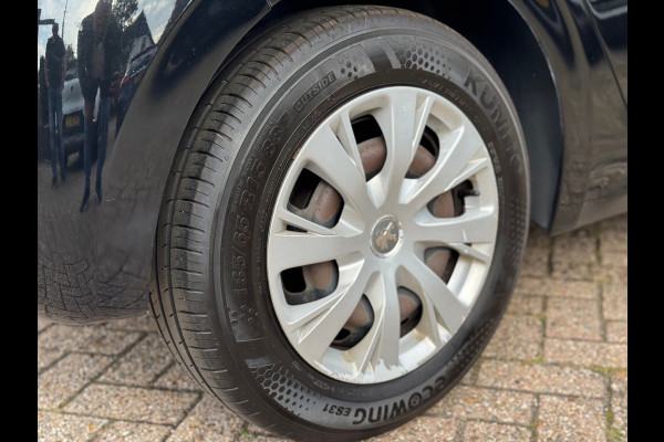 Peugeot 208 1.2 PureTech Active 2018 ZWART AIRCO APK NAP!