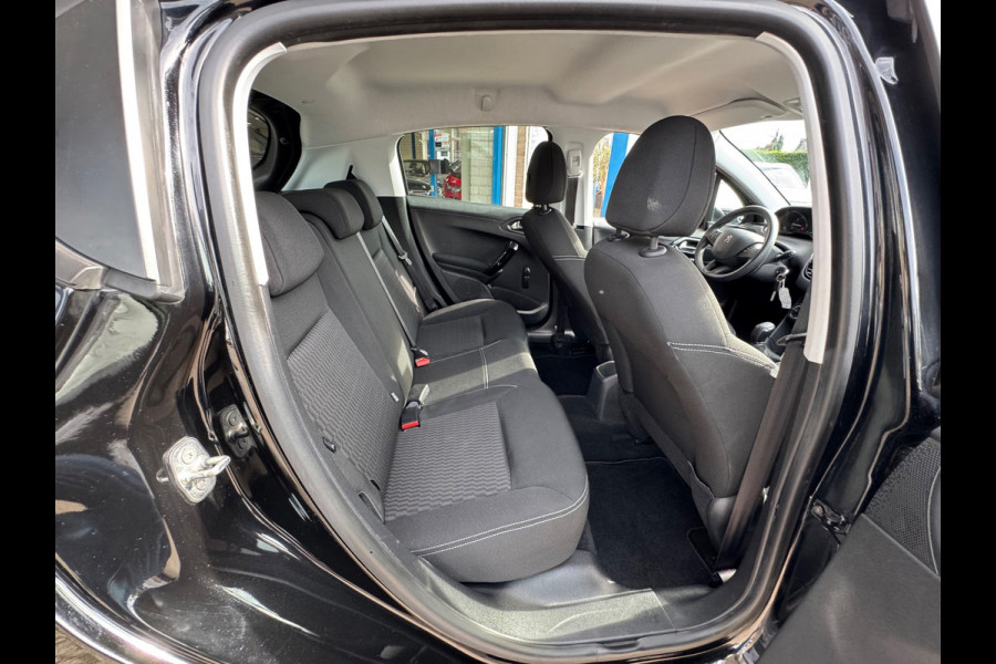 Peugeot 208 1.2 PureTech Active 2018 ZWART AIRCO APK NAP!