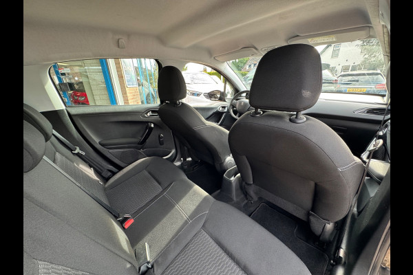 Peugeot 208 1.2 PureTech Active 2018 ZWART AIRCO APK NAP!