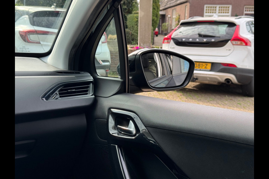 Peugeot 208 1.2 PureTech Active 2018 ZWART AIRCO APK NAP!