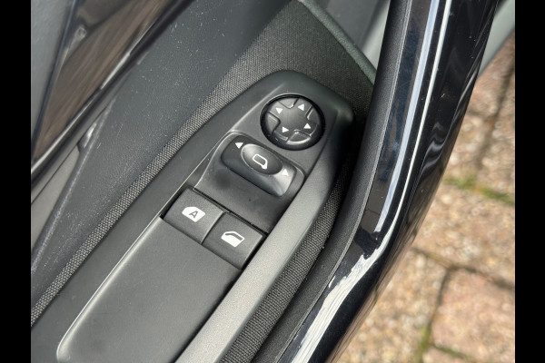 Peugeot 208 1.2 PureTech Active 2018 ZWART AIRCO APK NAP!