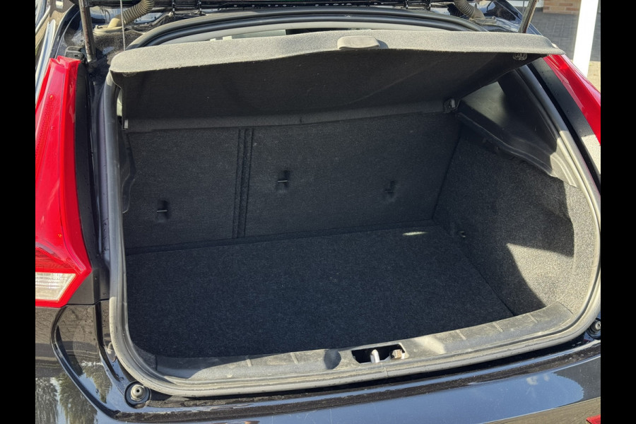 Volvo V40 2.0 T2 Momentum | Navi, PDC, Cruise, Trekhaak afn., Climate |