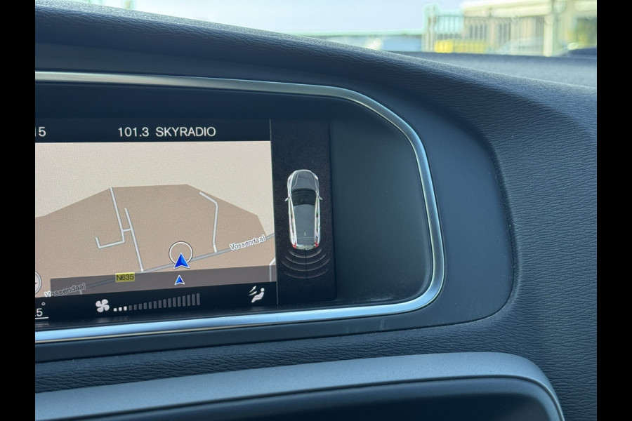 Volvo V40 2.0 T2 Momentum | Navi, PDC, Cruise, Trekhaak afn., Climate |