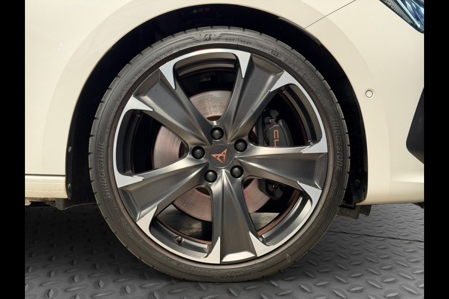 CUPRA Leon Sportstourer 1.4 e-Hybrid VZ Performance|Keyless|Matrix LED|Camera|Kuipstoelen