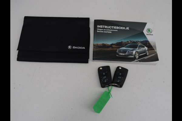 Škoda Superb Combi 1.5 TSI ACT Ambition Business | Panoramadak | Trekhaak | Memory | Adaptive cruise | Carplay | Stoelverwarming | Full LED | Park assist |