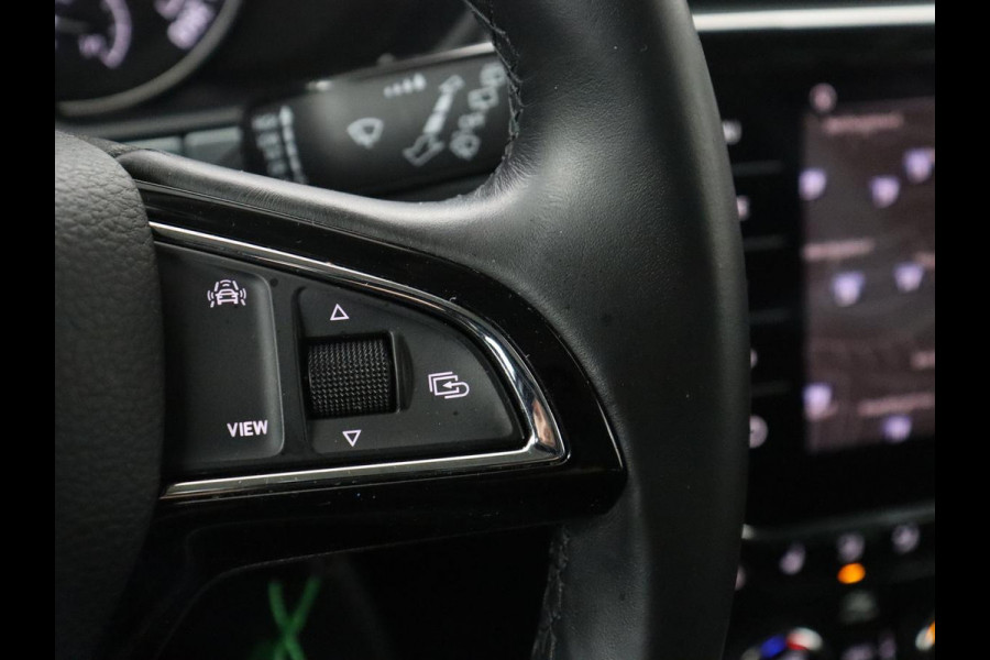 Škoda Superb Combi 1.5 TSI ACT Ambition Business | Panoramadak | Trekhaak | Memory | Adaptive cruise | Carplay | Stoelverwarming | Full LED | Park assist |