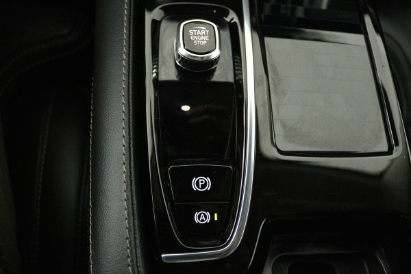 Volvo V60 2.0 T6 Recharge AWD Inscription (PANORAMADAK, TREKHAAK, CAMERA, STOELVERWARMING, ELEKTR STOELEN)