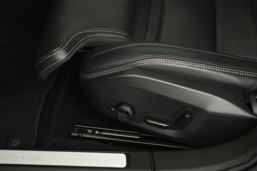 Volvo V60 2.0 T6 Recharge AWD Inscription (PANORAMADAK, TREKHAAK, CAMERA, STOELVERWARMING, ELEKTR STOELEN)