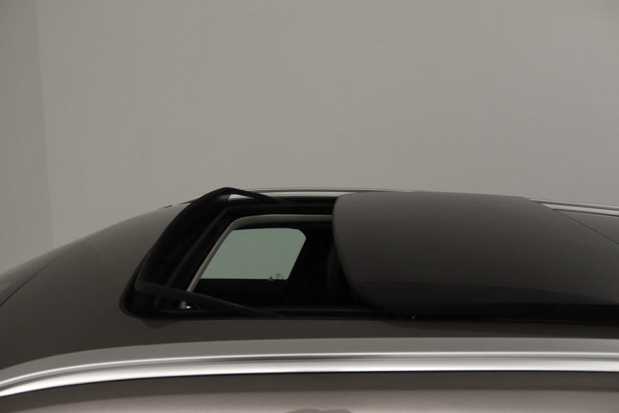 Volvo V60 2.0 T6 Recharge AWD Inscription (PANORAMADAK, TREKHAAK, CAMERA, STOELVERWARMING, ELEKTR STOELEN)