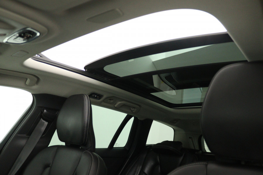 Volvo V60 2.0 T6 Recharge AWD Inscription (PANORAMADAK, TREKHAAK, CAMERA, STOELVERWARMING, ELEKTR STOELEN)