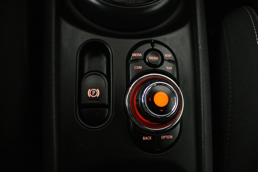 MINI Clubman 1.5 One Chili (STOELVERWARMING, CAMERA, DEALER ONDERHOUDEN)