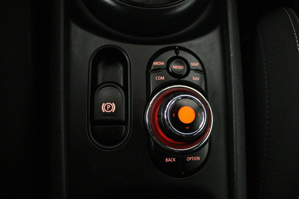 MINI Clubman 1.5 One Chili (STOELVERWARMING, CAMERA, DEALER ONDERHOUDEN)