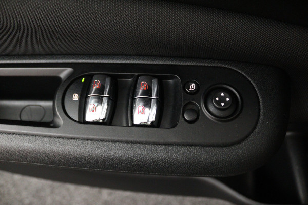 MINI Clubman 1.5 One Chili (STOELVERWARMING, CAMERA, DEALER ONDERHOUDEN)