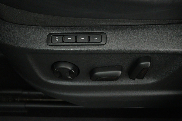 Škoda Kodiaq 1.5 TSI Sportline Business (PANORAMADAK, DIGITALE COCKPIT, STOEL/STUUR VERWARMING, ELEKTR STOELEN)