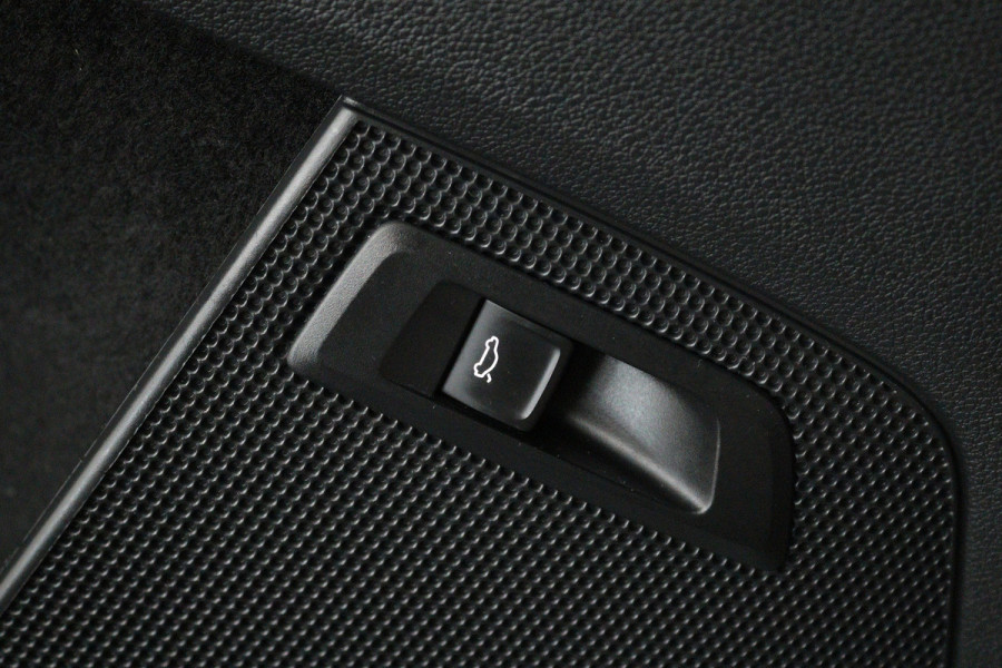 Škoda Kodiaq 1.5 TSI Sportline Business (PANORAMADAK, DIGITALE COCKPIT, STOEL/STUUR VERWARMING, ELEKTR STOELEN)
