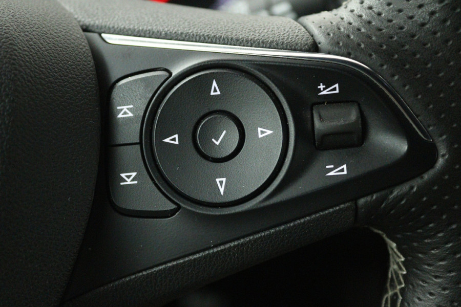 Opel Astra 1.4 Innovation (ACHTERUITRIJCAMERA, NAVIGATIE, PARKEERSENSOREN)