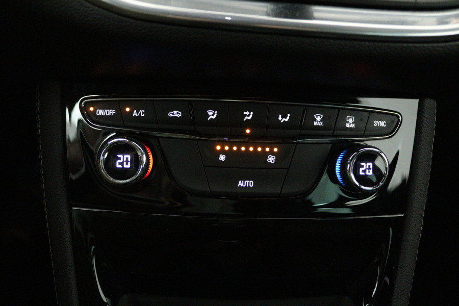 Opel Astra 1.4 Innovation (ACHTERUITRIJCAMERA, NAVIGATIE, PARKEERSENSOREN)
