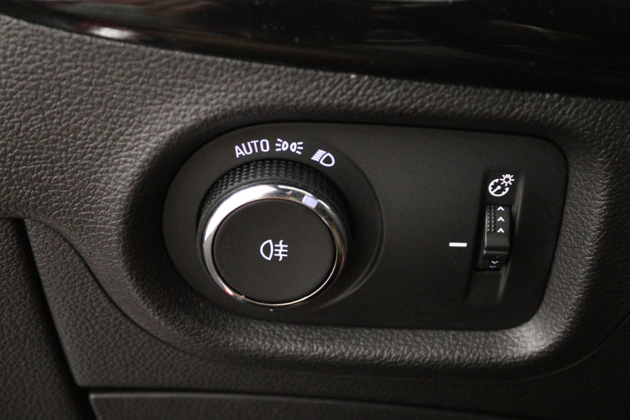 Opel Astra 1.4 Innovation (ACHTERUITRIJCAMERA, NAVIGATIE, PARKEERSENSOREN)