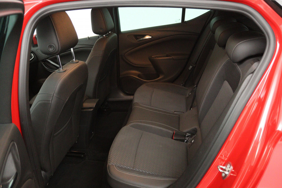 Opel Astra 1.4 Innovation (ACHTERUITRIJCAMERA, NAVIGATIE, PARKEERSENSOREN)