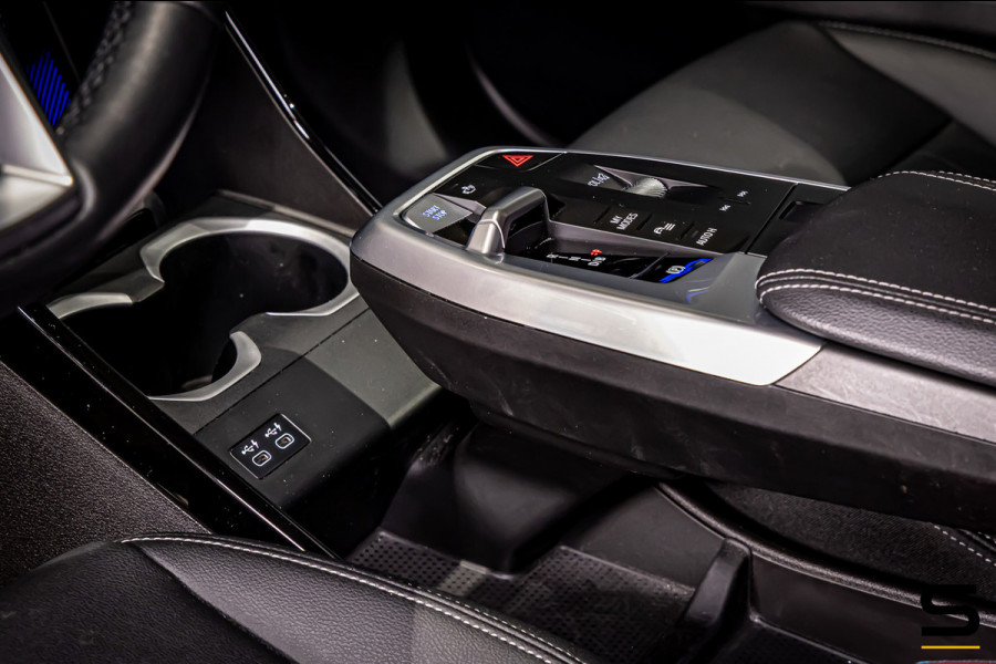 BMW iX1 XDrive30 Launch Edition 67 kWh|Camera|CarPlay|BTW|1e