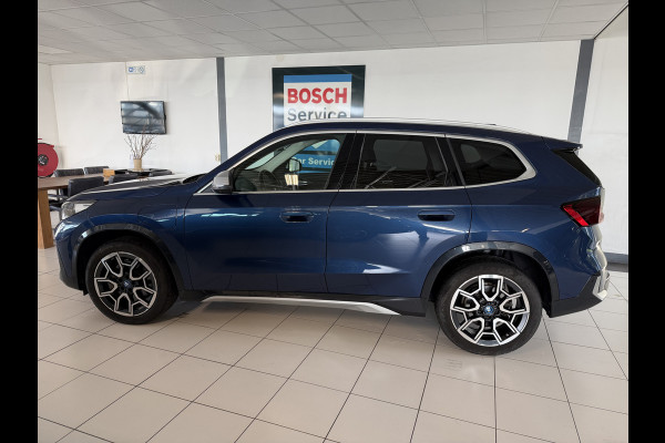 BMW X1 xDrive30e 327 PK Panoramadak / Leer / HUD / Trekhaak / 360 camera