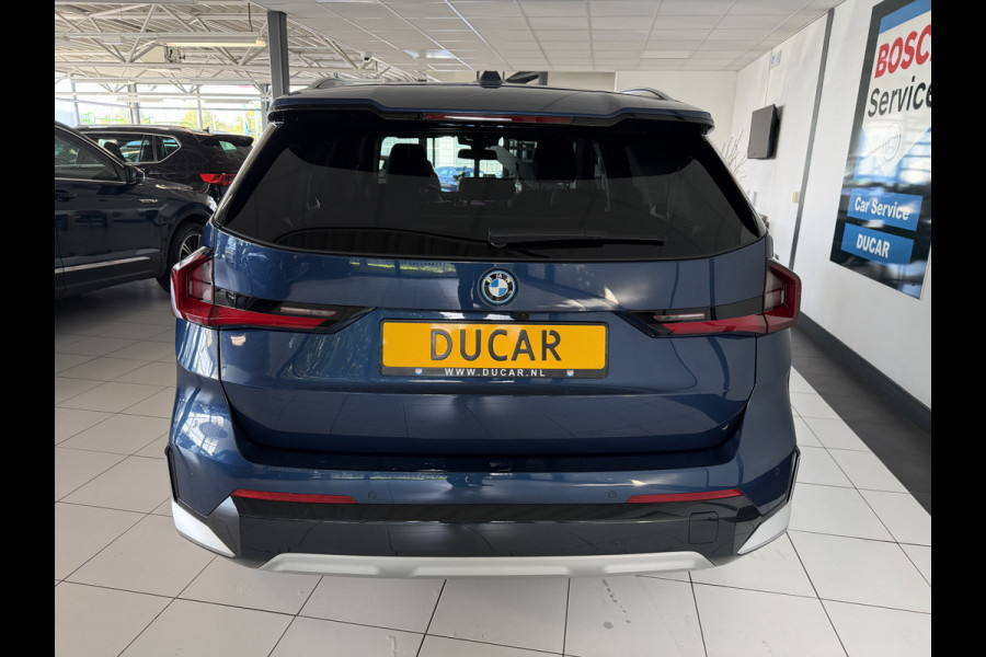 BMW X1 xDrive30e 327 PK Panoramadak / Leer / HUD / Trekhaak / 360 camera