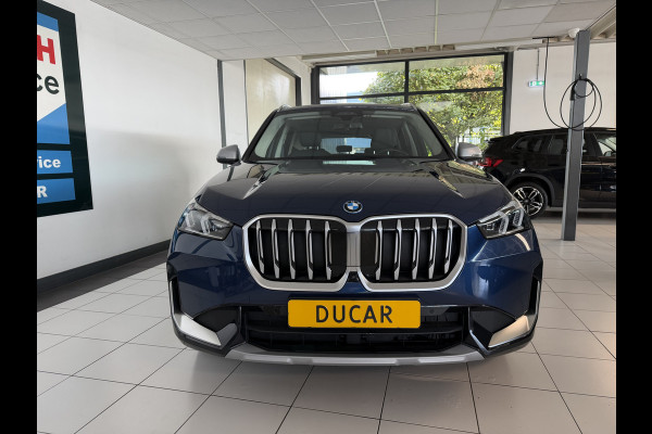 BMW X1 xDrive30e 327 PK Panoramadak / Leer / HUD / Trekhaak / 360 camera
