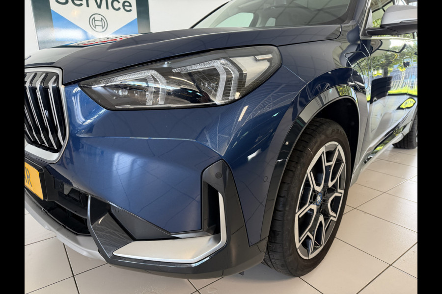 BMW X1 xDrive30e 327 PK Panoramadak / Leer / HUD / Trekhaak / 360 camera