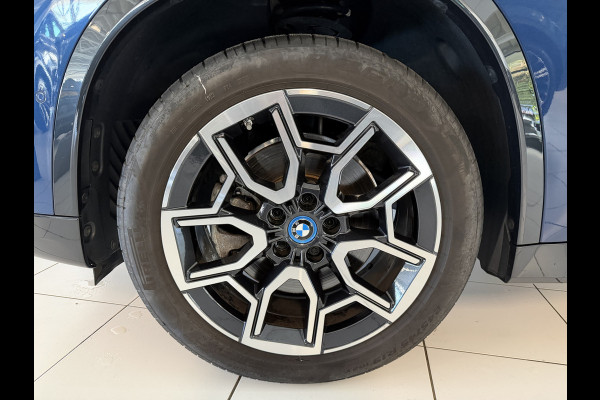 BMW X1 xDrive30e 327 PK Panoramadak / Leer / HUD / Trekhaak / 360 camera