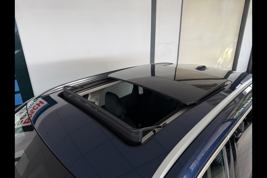 BMW X1 xDrive30e 327 PK Panoramadak / Leer / HUD / Trekhaak / 360 camera
