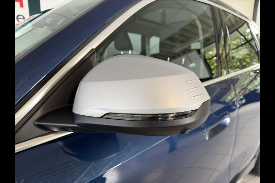 BMW X1 xDrive30e 327 PK Panoramadak / Leer / HUD / Trekhaak / 360 camera