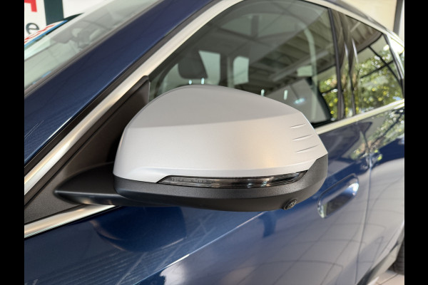BMW X1 xDrive30e 327 PK Panoramadak / Leer / HUD / Trekhaak / 360 camera
