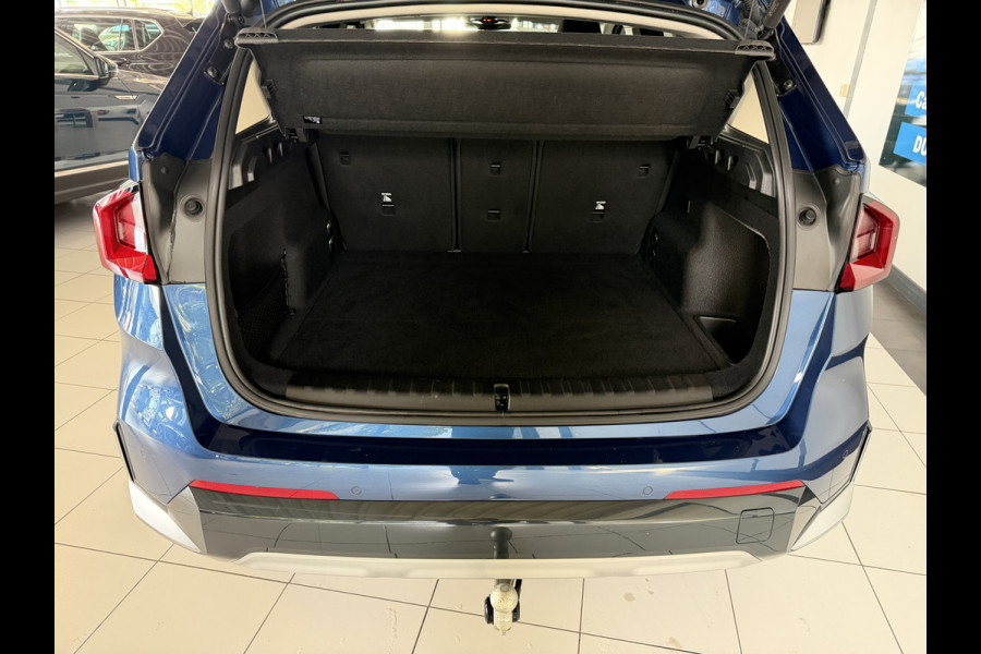 BMW X1 xDrive30e 327 PK Panoramadak / Leer / HUD / Trekhaak / 360 camera