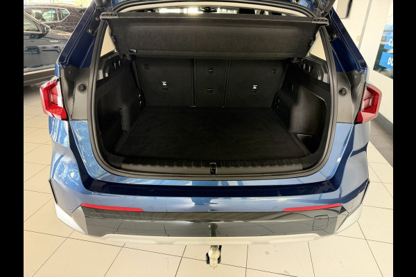 BMW X1 xDrive30e 327 PK Panoramadak / Leer / HUD / Trekhaak / 360 camera