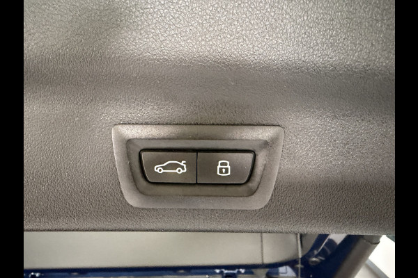 BMW X1 xDrive30e 327 PK Panoramadak / Leer / HUD / Trekhaak / 360 camera