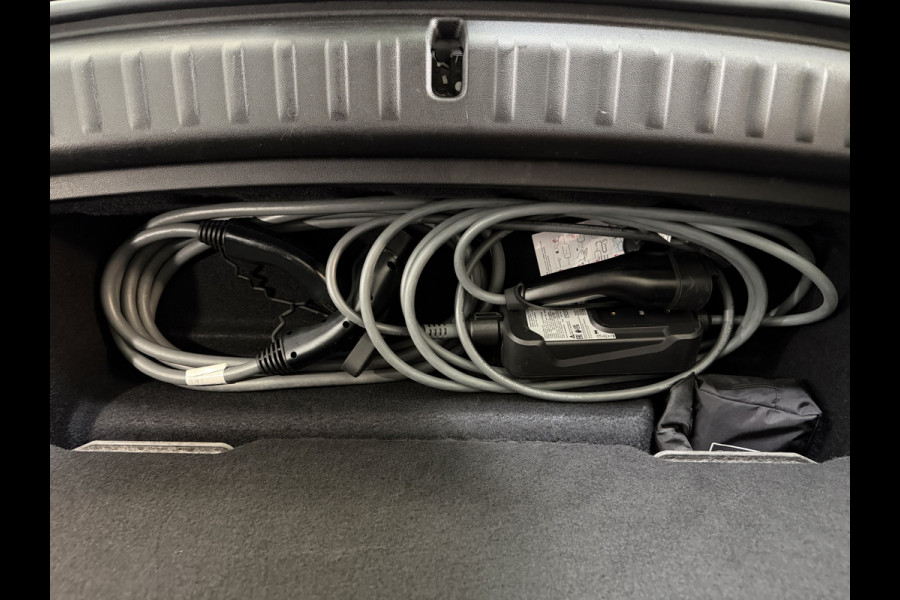BMW X1 xDrive30e 327 PK Panoramadak / Leer / HUD / Trekhaak / 360 camera