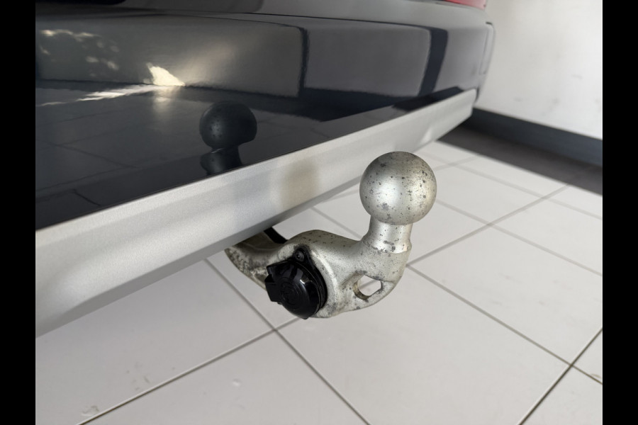 BMW X1 xDrive30e 327 PK Panoramadak / Leer / HUD / Trekhaak / 360 camera