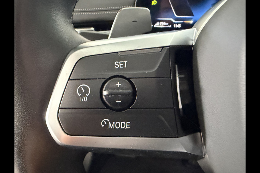 BMW X1 xDrive30e 327 PK Panoramadak / Leer / HUD / Trekhaak / 360 camera