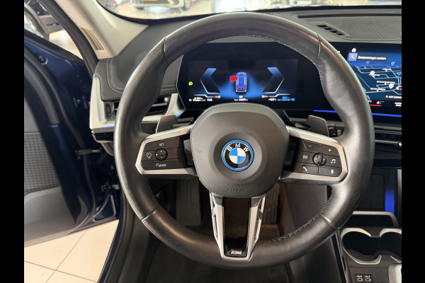BMW X1 xDrive30e 327 PK Panoramadak / Leer / HUD / Trekhaak / 360 camera