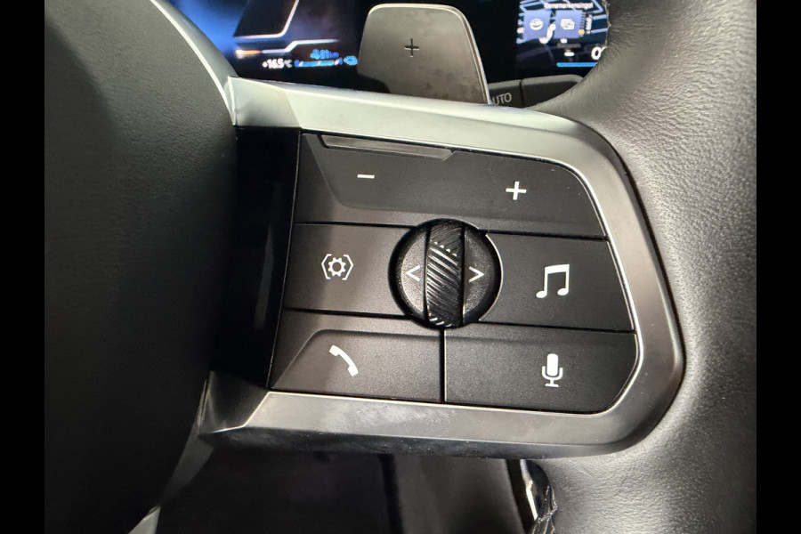 BMW X1 xDrive30e 327 PK Panoramadak / Leer / HUD / Trekhaak / 360 camera